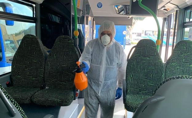 El Ejido reduce a la mitad el servicio de transporte público