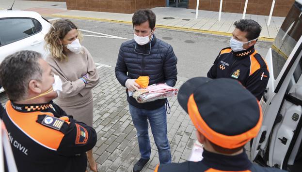 El Ayuntamiento reparte 2.000 mascarillas entre profesionales sanitarios
