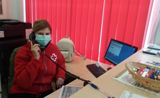 El teléfono se convierte en medicina contra la soledad frente al COVID-19