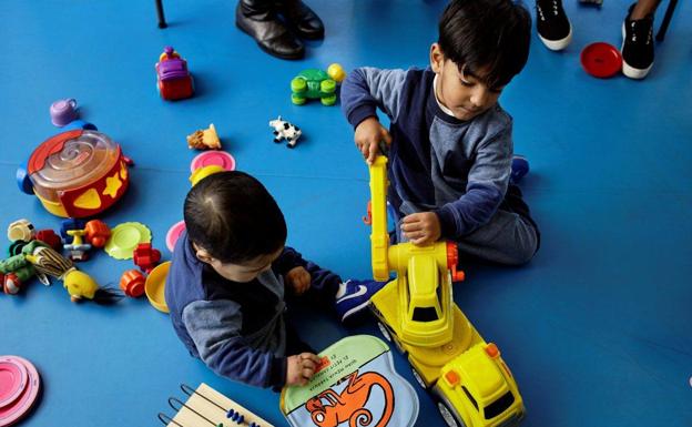 Cruz Roja atenderá a 17 familias vulnerables en El Ejido a través de CaixaProinfancia durante la crisis del COVID-19