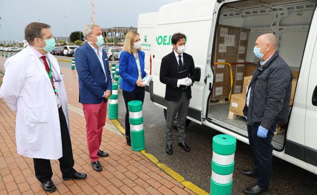 Campoejido entrega 62.500 mascarillas al Hospital de Poniente