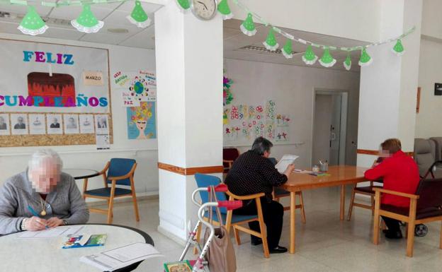 La Residencia 'Ciudad de El Ejido' conecta a usuarios y familiares por videoconferencia