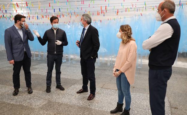 El Ejido inicia la fabricación de batas impermeables para personal sanitario