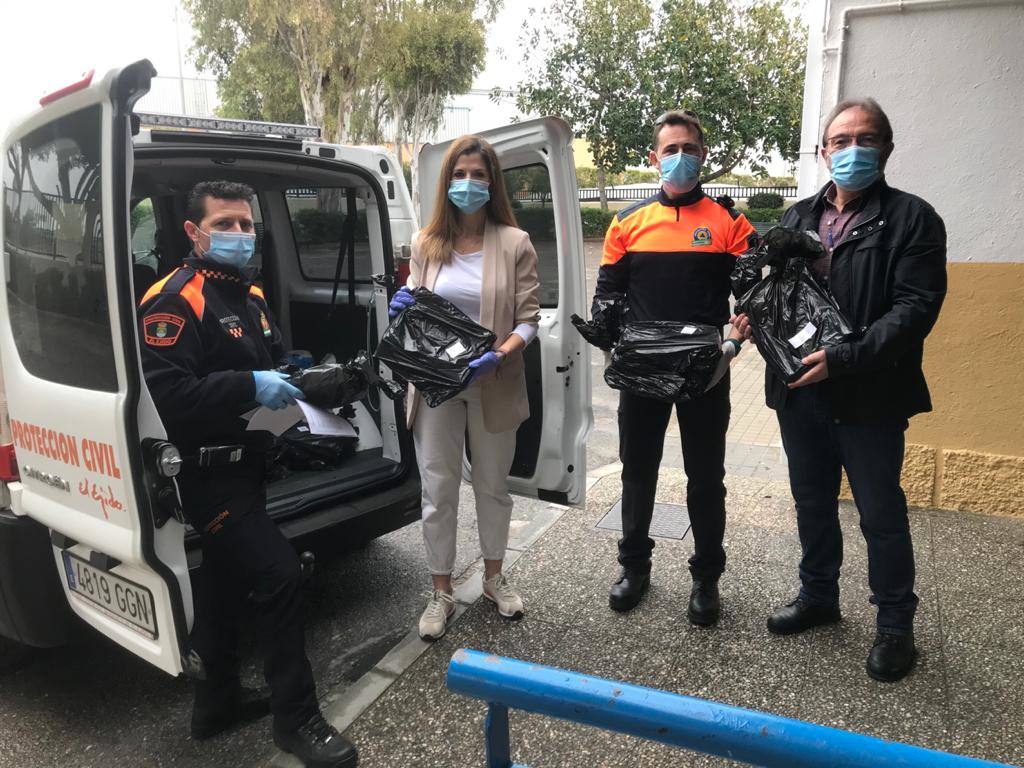 El Ejido activa un equipo de Protección Civil para repartir libros