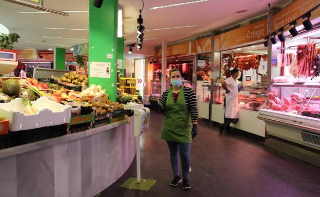 Las ventas del Mercado de Abastos de El Ejido se reducen a la mitad por la crisis sanitaria