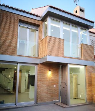 Estructuras Moya se abre a Almerimar con ofertas de obra nueva, reforma y diseño