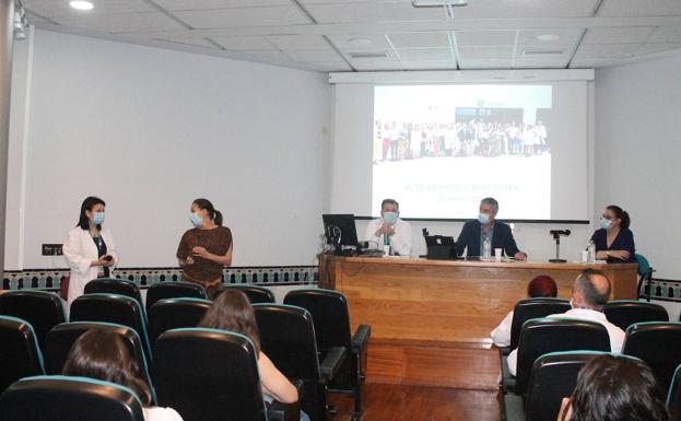 15 especialistas internos residentes finalizan su formación en el Hospital de Poniente