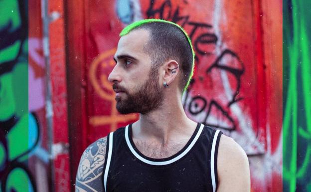 El cantante de Def Con Dos repasa su carrera musical en su nuevo single llamado 'Balerma'