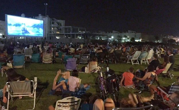 Cine, música y teatro gratuito al aire libre para disfrutar del período estival en El Ejido
