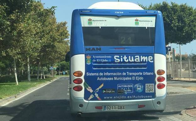 Comienza a funcionar el servicio de transporte urbano hasta la playa de El Ejido