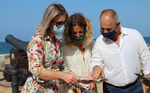 Balerma presenta una guía comercial para promocionar 200 establecimientos