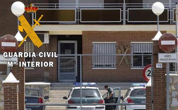 Cazado en Almerimar con un arma ilícita, hachís y marihuana