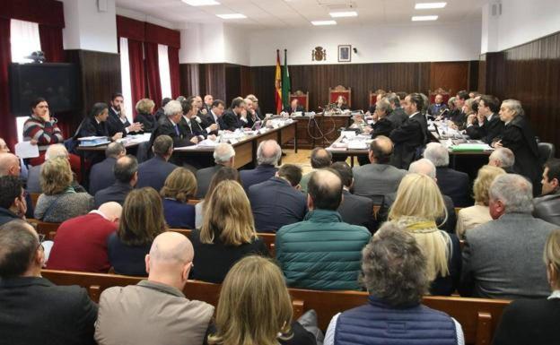 La Junta propone llevar el macrojuicio del caso Poniente a El Toyo o a Aguadulce por la Covid