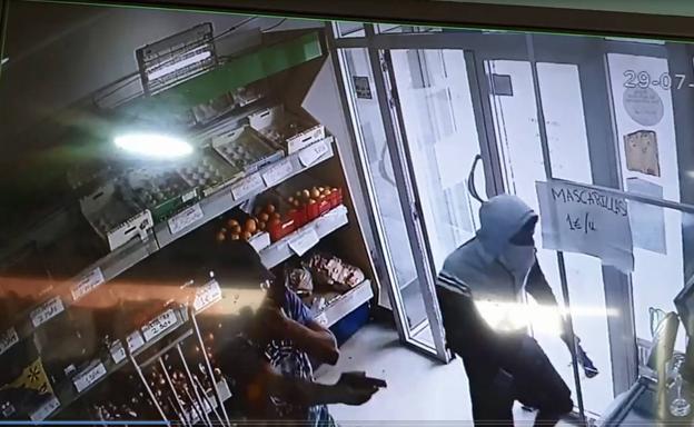 Dos personas atracan un comercio del Bulevar de El Ejido a punta de pistola