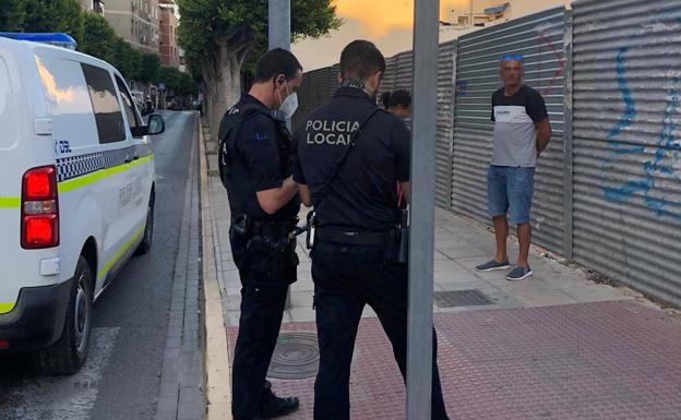 Más de 200 personas sin mascarilla hacen una quedada en El Ejido