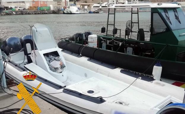 La Guardia Civil detiene en Almerimar a dos hombres acusados de contrabando