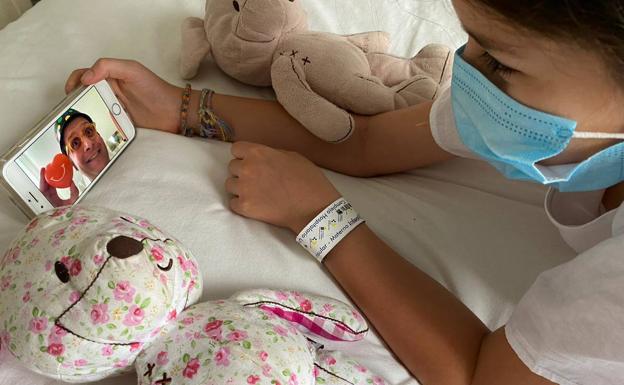 La Fundación Theodora lleva una sonrisa virtual a Pediatría del Poniente