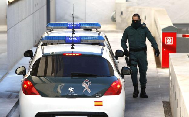 La autopsia confirma que la niña encontrada en una balsa falleció por «asfixia por sumersión»