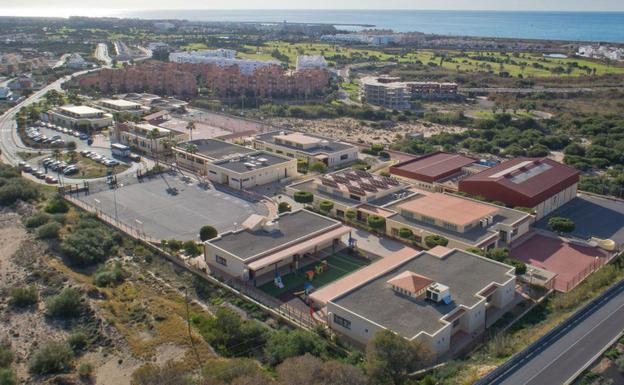 Un alumno del Sek Alborán da positivo en Covid-19 y obliga a confinar a una clase