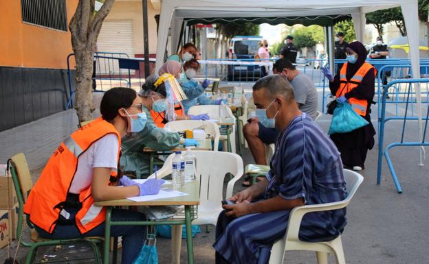 El Ejido realiza la primera batida de test Covid a voluntarios en sus calles