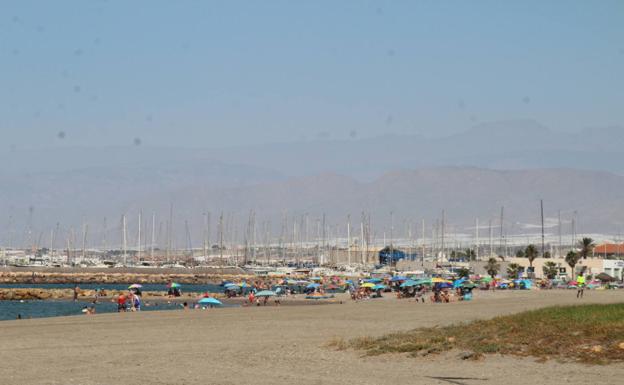 Los bañistas le otorgan este verano un 8,4 de valoración a las playas ejidenses