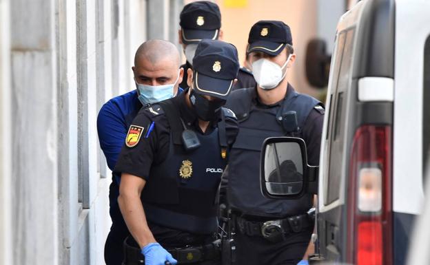 Los forenses sostienen que el acusado de matar a su hijo «no tiene ninguna enfermedad mental» y «es un maltratador»