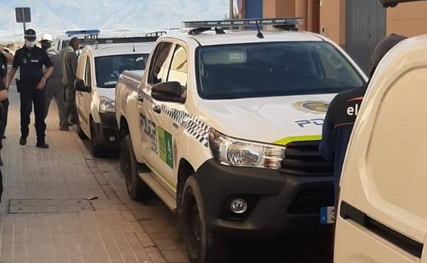 La Policía Local y Endesa cortan los enganches ilegales de 95 viviendas en San Agustín