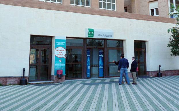 Tres mujeres y un hombre, heridos al colisionar dos turismos en El Ejido