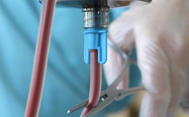 Indignación entre enfermos de riñón al no ampliarse las plazas de diálisis en el Hospital de Poniente