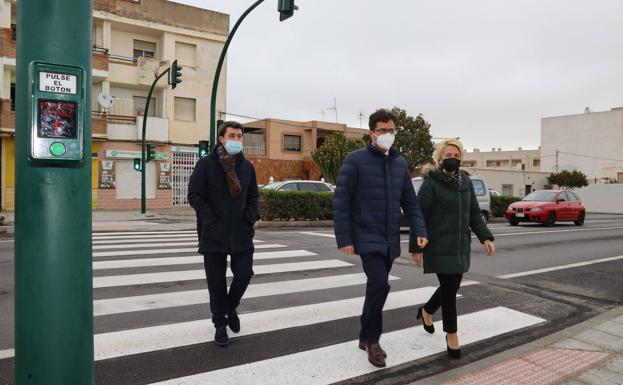 Un nuevo semáforo en la Travesía de Las Norias para mejorar la seguridad