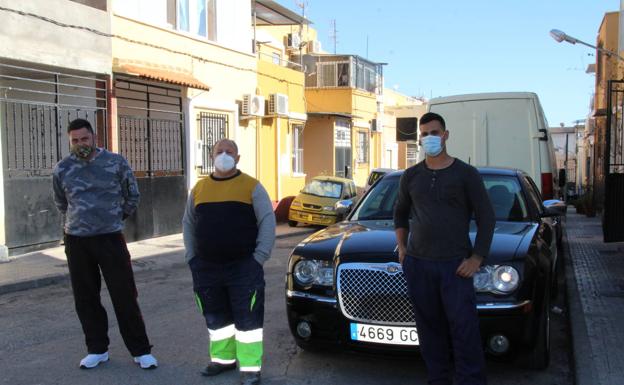 Pampanico reclama solución a tres años con calles a oscuras