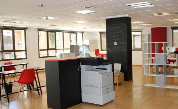 Coworking El Ejido acoge el taller intensivo 'Conecta con tu hijo' sobre adolescentes