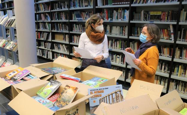 El Ayuntamiento amplía los fondos de las bibliotecas comprando en librerías locales