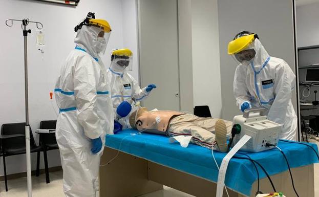 El Hospital de Poniente realiza el Primer curso de Soporte Vital Avanzado para pacientes covid en Andalucía