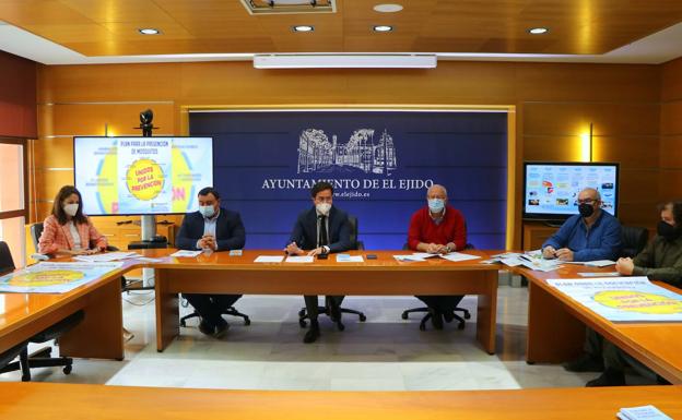 El Ayuntamiento de El Ejido pide la unión para hacer frente a los mosquitos
