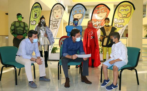 'Súper Mascarilla Man', nuevo 'Súper Reciclador' de El Ejido