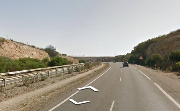 Muere un hombre tras la salida de vía de su furgoneta en El Ejido