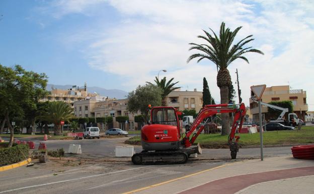 Arrancan las obras de construcción de la nueva rotonda en la Avenida Oasis