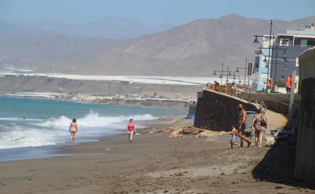La Mesa de Trabajo por la Playa de Balerma le pide una reunión a la ministra Teresa Ribera