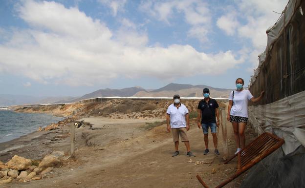 El mar ahoga a los agricultores de Las Cuevecillas