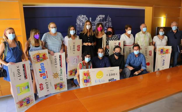 Los promotores culturales entregan cheques solidarios a diez colectivos sociales