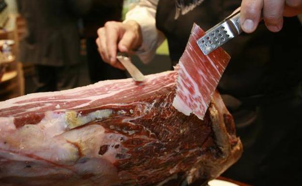 El Ejido acogerá un duelo entre ocho de los mejores cortadores de jamón de España