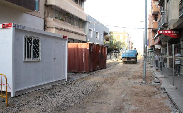 El Ayuntamiento avanza en el cambio de imagen de la calle Cervantes