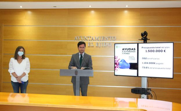 El Ejido entrega más de un millón a autónomos y pymes por la covid