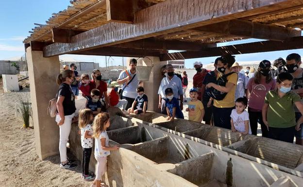 El AMPA Punta Entinas se sumerge en la historia de la mano de la asociación Ángel Aguilera Alférez