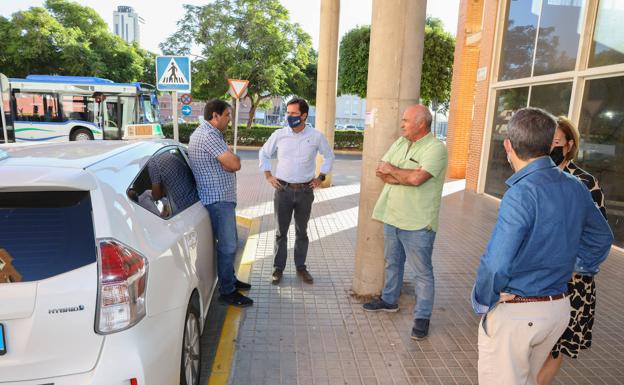 El Ayuntamiento trasladará la parada de taxis de la estación a la avenida Pedro Ponce