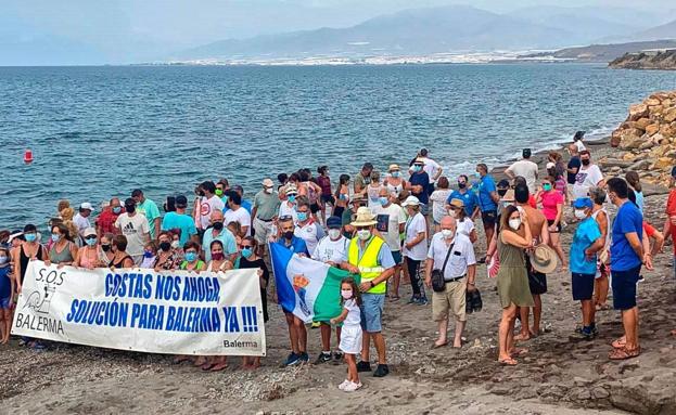 Balerma exige la resolución de las alegaciones para una costa que no espera