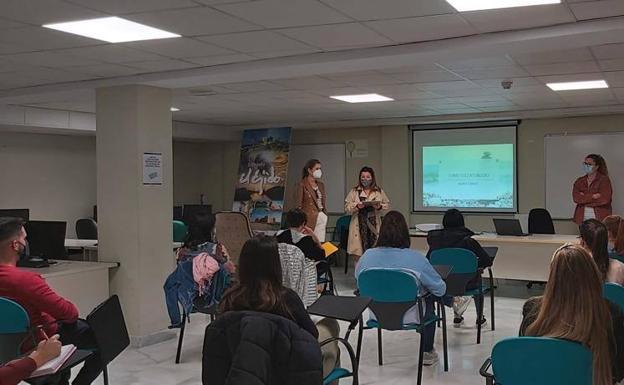 Una veintena de personas se forma como voluntarios con Down El Ejido