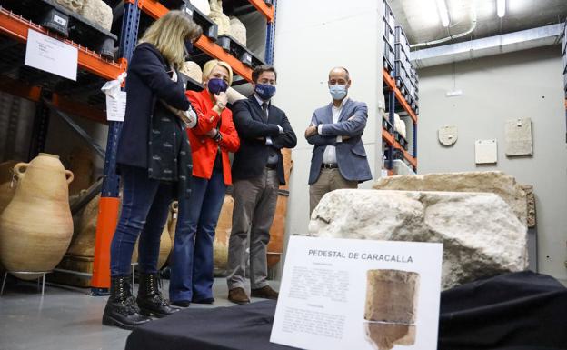 El pedestal de 'Caracalla' encontrado en el yacimiento de Ciavieja vuelve al municipio