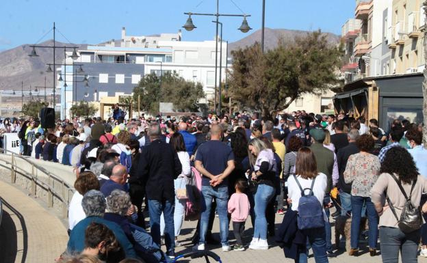 Centenares de balermeros salen a la calle para exigir soluciones ya para una costa que se traga el mar
